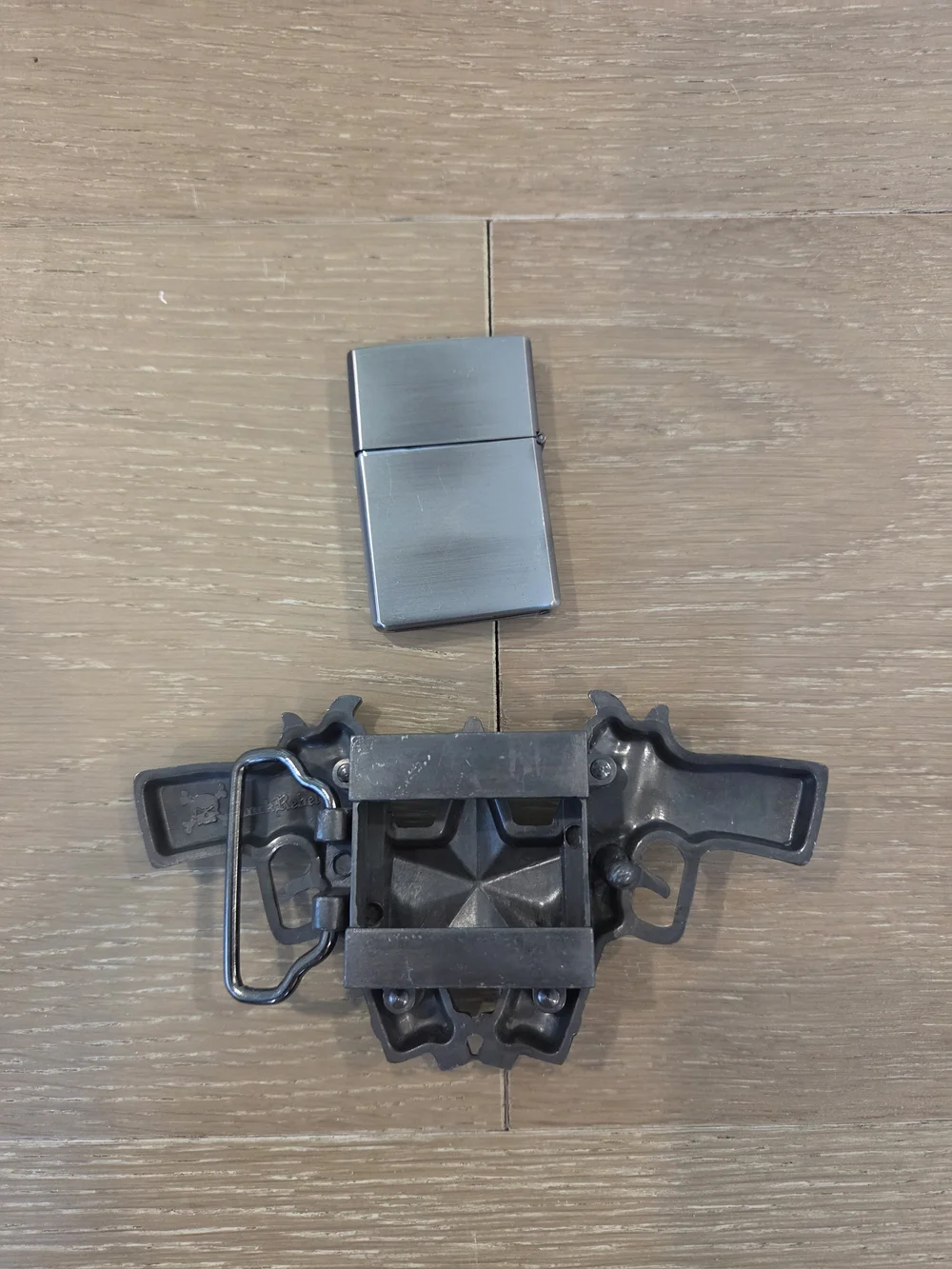 Western Star Crossed Pistols Belt Buckle with Refillable Lighter Gunmetal
